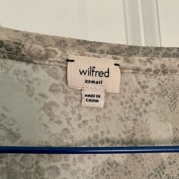 Aritzia Wilfred nude/grey animal print top size XS - Picture 2 of 9